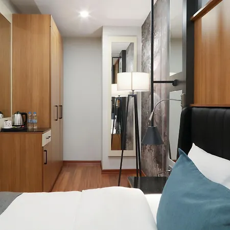 Hotel Expoist 3*