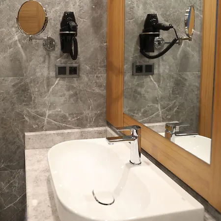 Expoist Hotel 3*