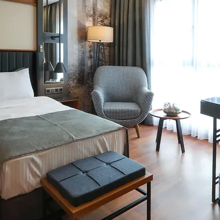 Expoist Hotel 3*